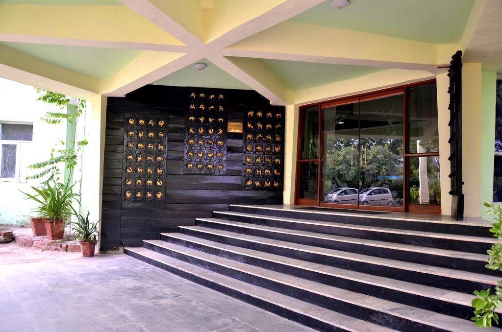 Hotel Bharatpur Ashok 外观 照片
