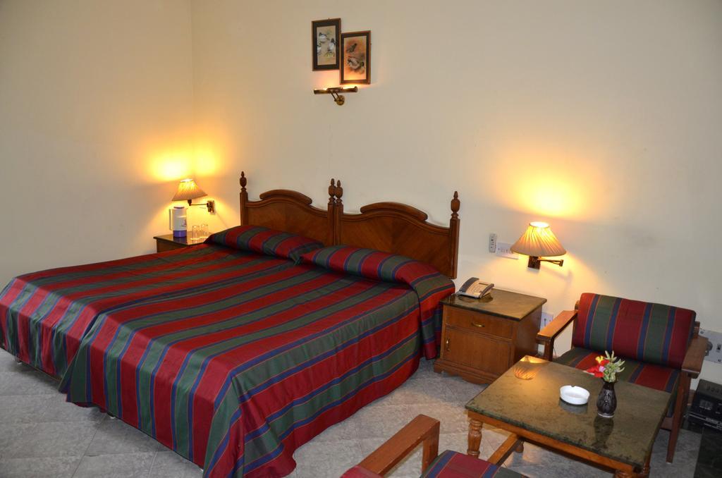 Hotel Bharatpur Ashok 外观 照片