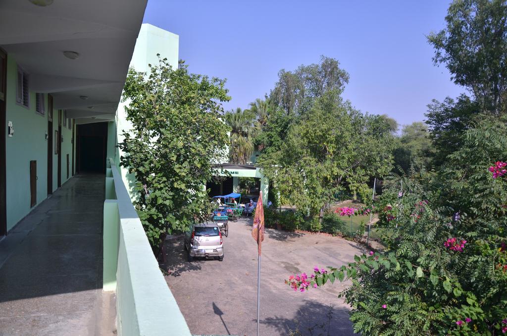 Hotel Bharatpur Ashok 外观 照片