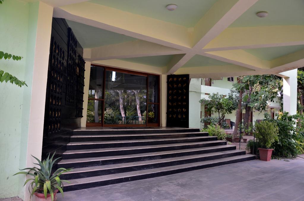 Hotel Bharatpur Ashok 外观 照片