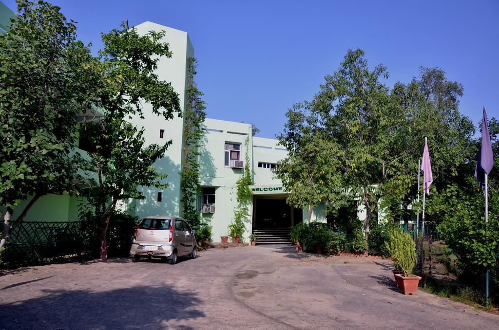 Hotel Bharatpur Ashok 外观 照片