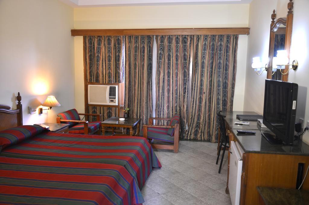 Hotel Bharatpur Ashok 外观 照片