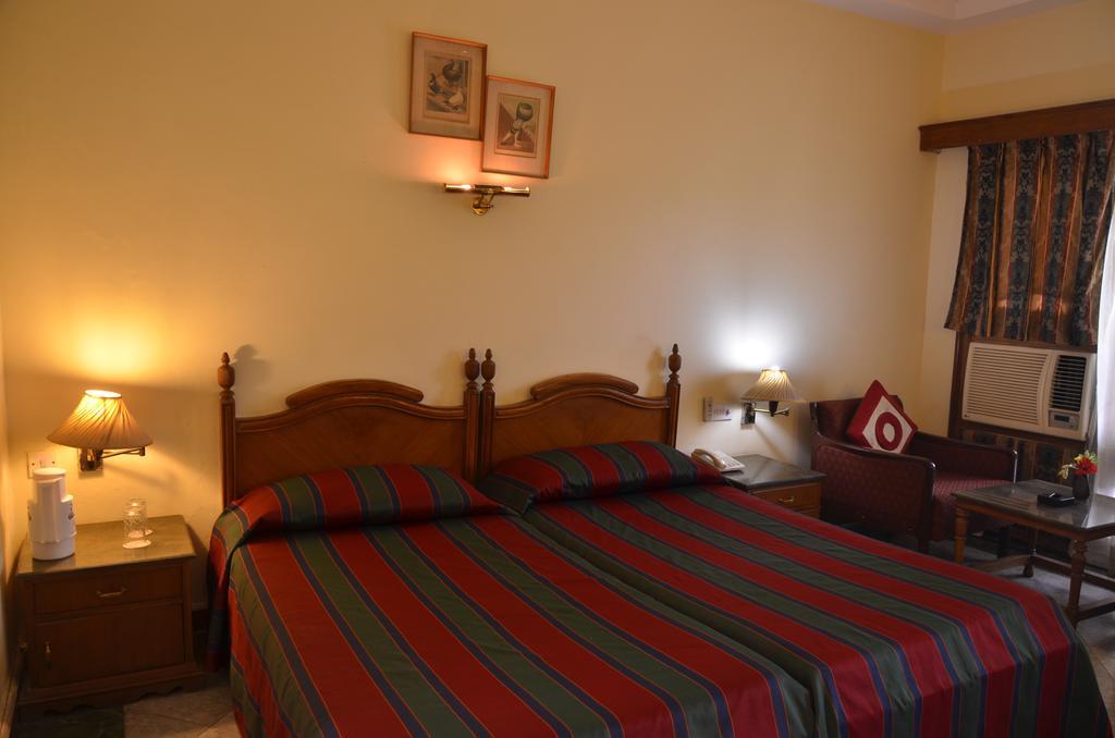 Hotel Bharatpur Ashok 外观 照片