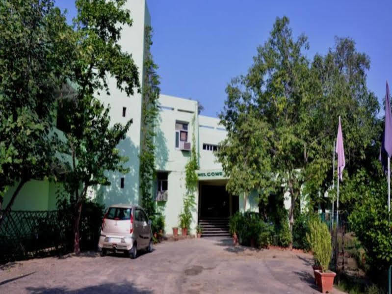 Hotel Bharatpur Ashok 外观 照片